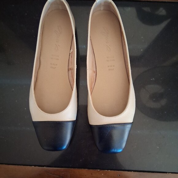 Gem's Vera Pelle Genuine Leather Cap Toe Flats $40 - Picture 1 of 3